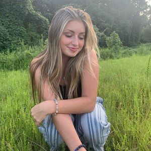 Meet your Posher, Abigail